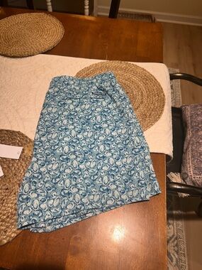 Southern Tide Blue oyster print swim trunks. Excellent condition. Like new